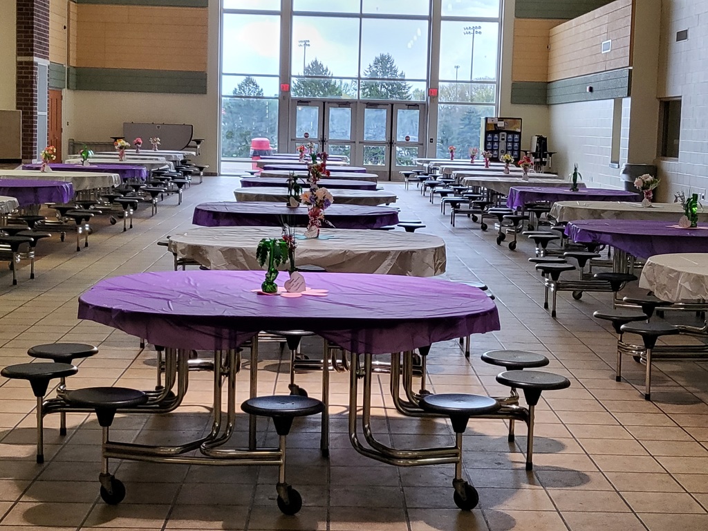 Cafeteria tables with decorations